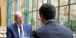 Συνάντηση του Νίκου Δένδια με τον πρωθυπουργό του Κοσόβου, Άλμπιν Κούρτι