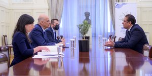 Συνάντηση του Νίκου Δένδια με τον νέο πρέσβη του Πακιστάν