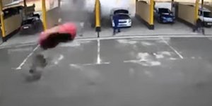 Έκρηξη αυτοκινήτου μπροστά στην κάμερα