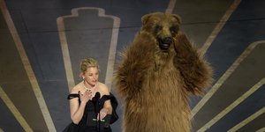 γυναίκα με φόρεμα στα Όσκαρ