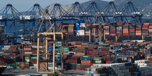 λιμανι εξαγωγες 