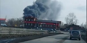 Φωτιά σε εργοστάσιο στην πόλη Γεκατερίνμπουργκ της Ρωσίας/ Twitter, screenshot
