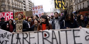 Oι κινητοποιήσεις κατά της μεταρρύθμισης του Μακρόν συνεχίζονται στη Γαλλία