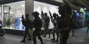 Ισραηλινοί φρουροί με όπλα στο χέρι