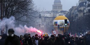 Η μεταρρύθμιση του συνταξιοδοτικού συστήματος στη Γαλλία έχει οδηγήσει σε κινητοποιήσεις διαρκείας