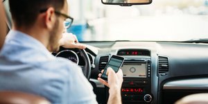 Οδήγηση και χρήση κινητού 