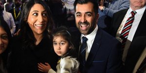 O Χαμζά Γιουσάφ με την οικογένειά του