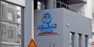 Ακυρώνονται δρομολόγια αμαξοστοιχιών που θα εκτελούνταν με λεωφορεία λόγω του κλεισίματος της ΕΟ από την κακοκαιρία Daniel