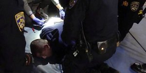 ΗΠΑ: Ο Μπρόνστιν πέθανε, ενώ ήταν ακινητοποιημένος από τους αστυνομικούς