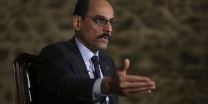 Ο Ιμπραήμ Καλίν σε ομιλία του