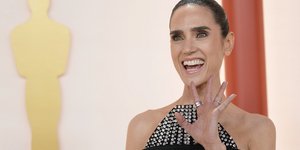 Τζένιφερ Κόνελι