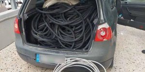 Καταδίωξη στην Αττική Οδό αυτοκίνητο γεμάτο κλεμένα καλώδια με χαλκό