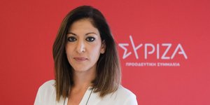 Η αναπληρώτρια εκπρόσωπος του ΣΥΡΙΖΑ Τάνια Καραγιάννη που είχε αποσπαστεί στο κόμμα από την ΡΑΣ