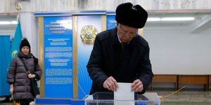 Καζακστάν: Οι πολίτες ψηφίζουν στις βουλευτικές εκλογές	