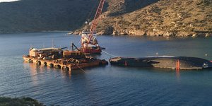 Η θαλαμηγός που βρέθηκε σε ημιβυθισμένη κατάσταση στην Κύθνο