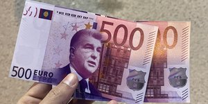 Οπαδοί της Ρεάλ πέταξαν έξω απο το Μπερναμπέου χαρτονομίσματα με την φάτσα του Λαπόρτα