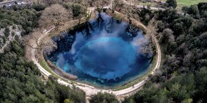 Η μαγευτική λίμνη των πηγών Λούρου στην Ήπειρο από ψηλά