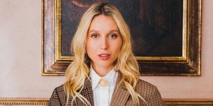 Η Μαρία Ολυμπία με καρό σακάκι