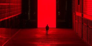 ανθρωπος κοκκινο φως