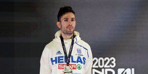 Ο Μίλτος Τεντόγλου με το χρυσό μετάλλιο στο στήθος του στο Ευρωπαϊκό Πρωτάθλημα Κλειστού Στίβου στην Κωνσταντινούπολη