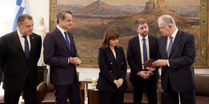 Φόρος τιμής της Βουλής στους αγωνιστές της Επανάστασης του 1821