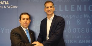 Νότης Μηταράκης και Κώστας Μπακογιάννης κατά την υπογραφή του μνημονίου συνεργασίας