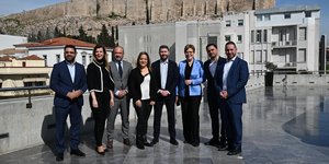 O Νίκος Ανδρουλάκης στο μουσείο της Ακρόπολης με τους ευρωσοσιαλιστές