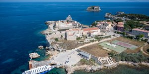 Το νησί Pianosa ήταν σωφρονιστική αποικία και φυλακή υψίστης ασφαλείας από το 1856 έως το 1998 και φιλοξενούσε έως και 350 κρατούμενους 