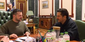 Τετ α τετ του Ορλάντο Μπλουμ με τον Ζελένσκι
