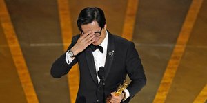 Βραβείο Β΄ ανδρικού ρόλου στον Κε Χούι Κουάν για «Τα πάντα όλα»