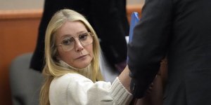 Η Γκουίνεθ Πάλτροου στο δικαστήριο 