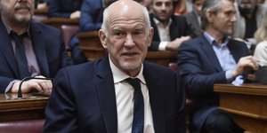 Ο Γιώργος Παπανδρέου σε συνεδρίαση της ΚΟ του ΠΑΣΟΚ