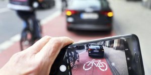 Παράνομα παρκαρισμένα αυτοκίνητα