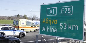 Πινακίδες κυκλοφορίας στην εθνική οδό