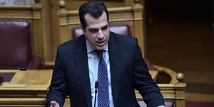 Ο υπουργός Υγείας Θάνος Πλεύρης στη Βουλή