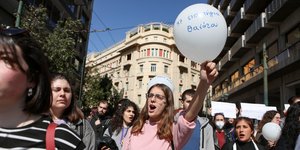 φοιτητές στους δρόμους για τα τέμπη