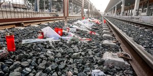 Ανθη και κεριά σε ράγες