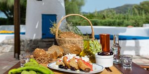 παξιμαδια ρακι ελιες