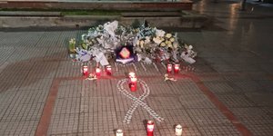 Λουλούδια και ρεσώ στον σταθμό της Λάρισας