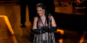 Η νέα σέξι εμφάνιση της Ριάνα