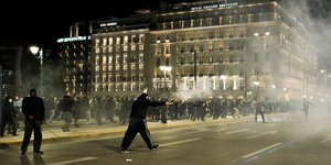  Minor scuffles break out in central Athens on Friday evening during train crash rally 