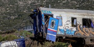 Σοκάρουν οι εικόνες από την τραγωδία στα Τέμπη