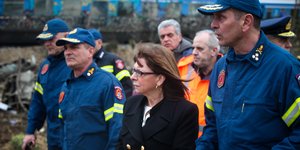 Στα Τέμπη η Κατερίνα Σακελλαροπούλου/ EUROKINISSI