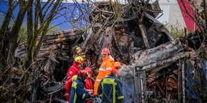 Δεκάδες οι νεκροί από τη σύγκρουση τρένων στα Τέμπη