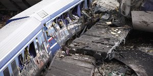 Τα νεότερα για την κατάσταση των τραυματιών μετά τη σύγκρουση στα Τέμπη/ AP Photos