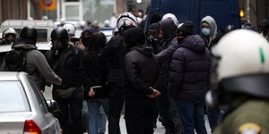 Θεσσαλονίκη: σε 15 συλλήψεις προχώρησε η ΕΛ.ΑΣ μετά από προσπάθεια αντιεξουσιαστών να επανακαταλάβουν την «Mundo Nuevo»