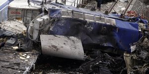 Βαγόνι τρένου μετά τη σύγκρουση στα Τέμπη
