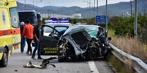 Ένα από τα δύο ΙΧ που ενεπλάκησαν στο θανατηφόρο τροχαίο