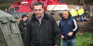Ο Αλέξης Τσίπρας στο σημείο της τραγωδίας στα Τέμπη
