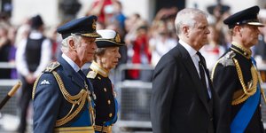 Ο βασιλιάς Κάρολος με τα αδέρφια του, πριγκίπισσα Άννα, πρίγκιπα Άντριου και πρίγκιπα Έντουαρντ